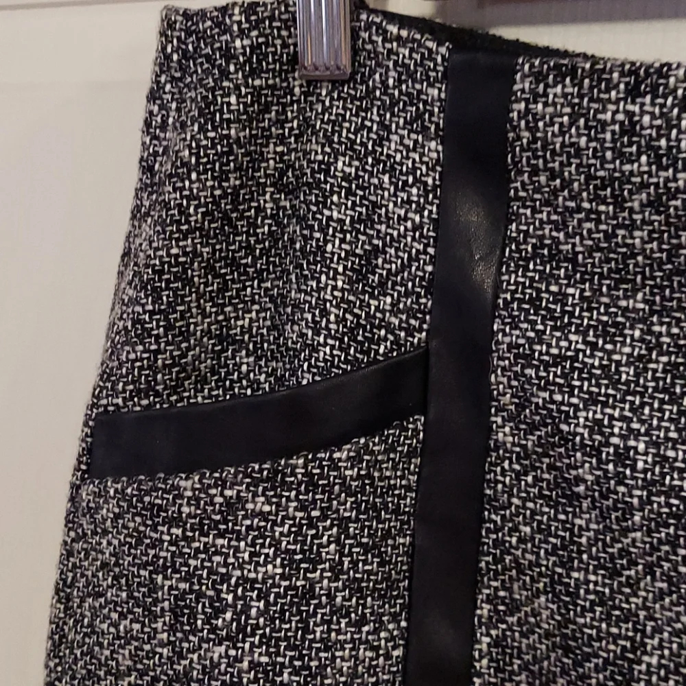 Banana Republic Black‎ Gray Faux Leather Trim Tweed Skirt Size 8